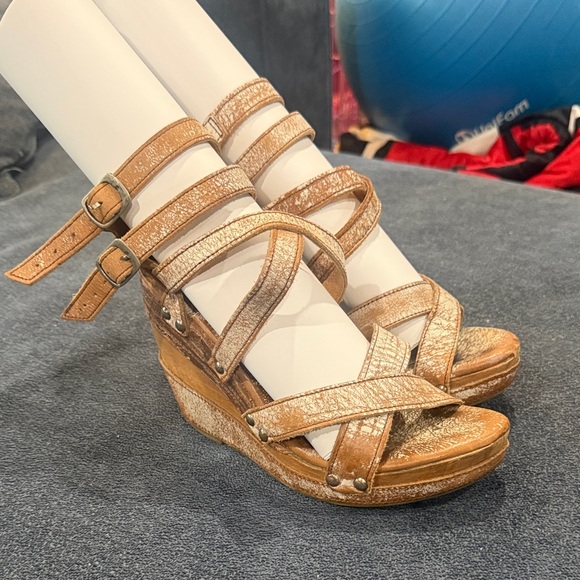 Bed Stu Shoes - Bed Stu Metallic Tan Wedge Sandals